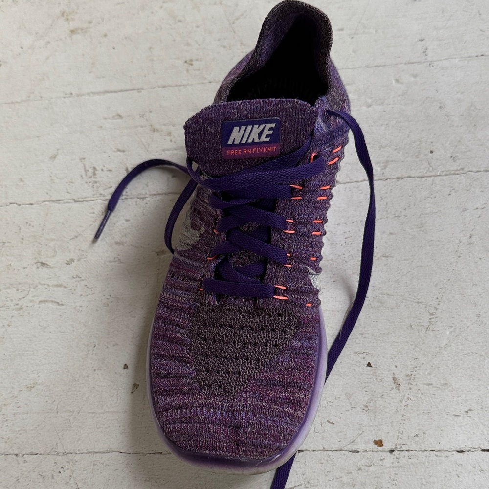 Nike Women's free run flyknit sneakers